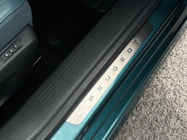 Peugeot 308 SW Photo autoimg-05980106781905f8959a3e3de5550cd824bca517.jpg