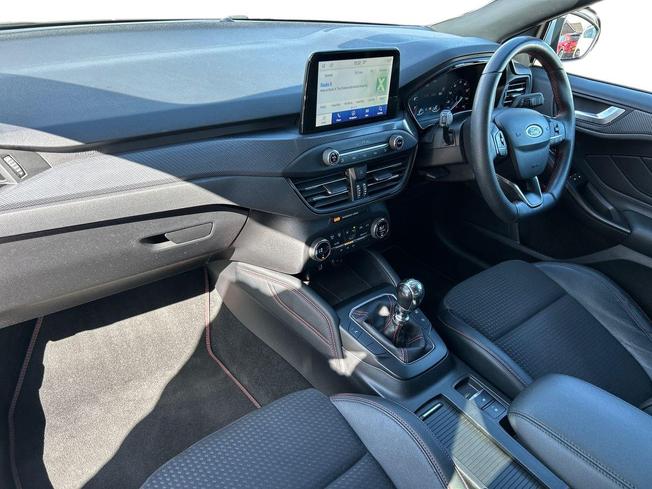 Ford Focus Photo 2