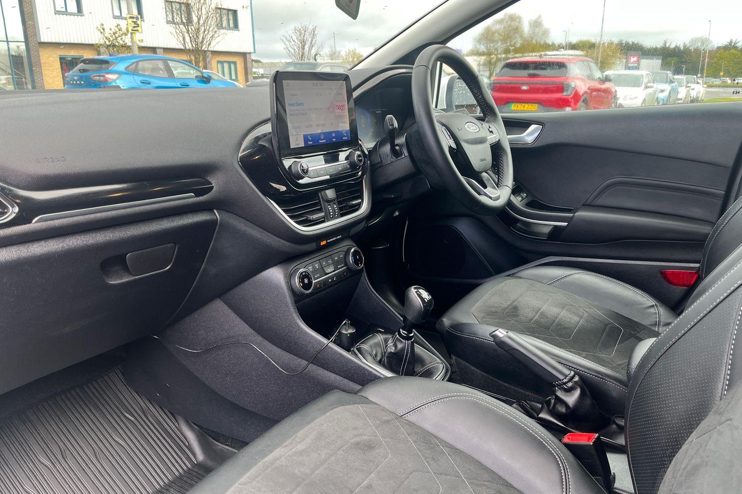Ford FIESTA Photo 17