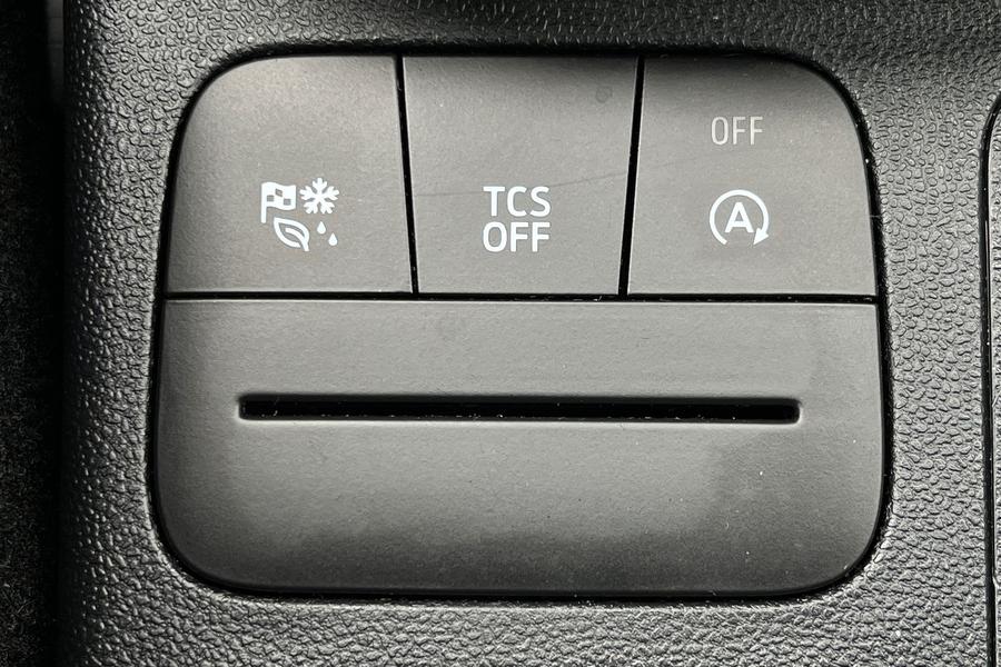Ford FIESTA Photo autoimg-05a147f7ce29062eeca8390866688b7d37754454.jpg