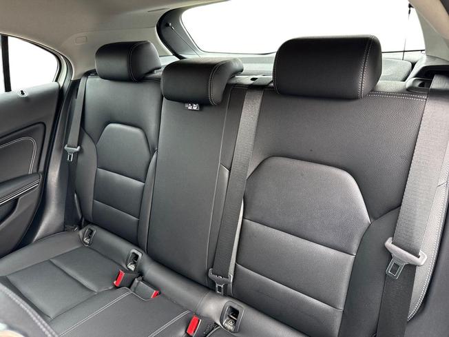 MERCEDES-BENZ A Class Photo 9