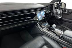 AUDI Q7 Photo 2