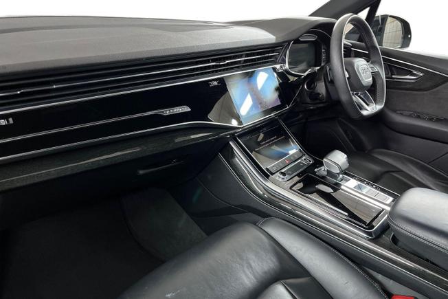AUDI Q7 Photo 2