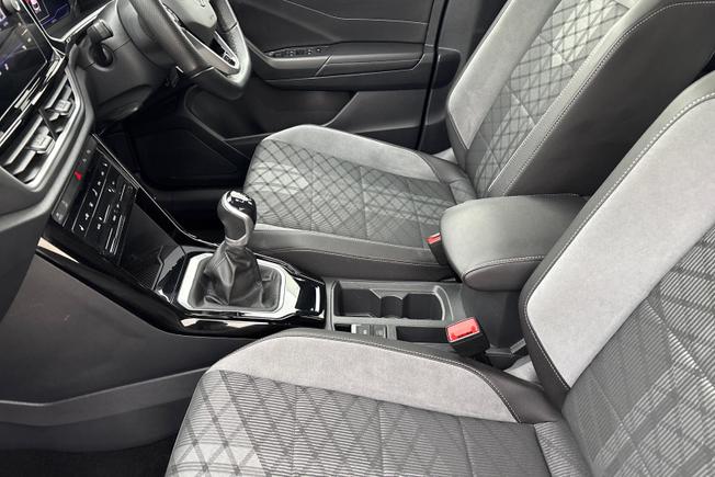VOLKSWAGEN T-Roc Photo 27