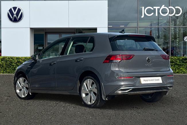 VOLKSWAGEN Golf Photo 3