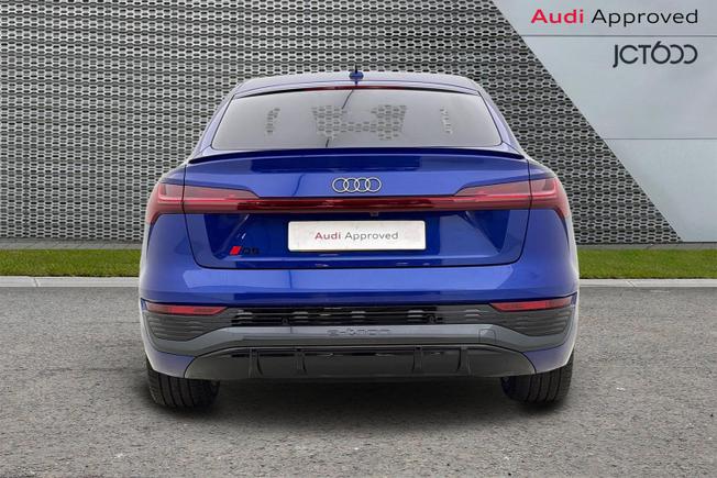 AUDI Q8 E-Tron Photo 7