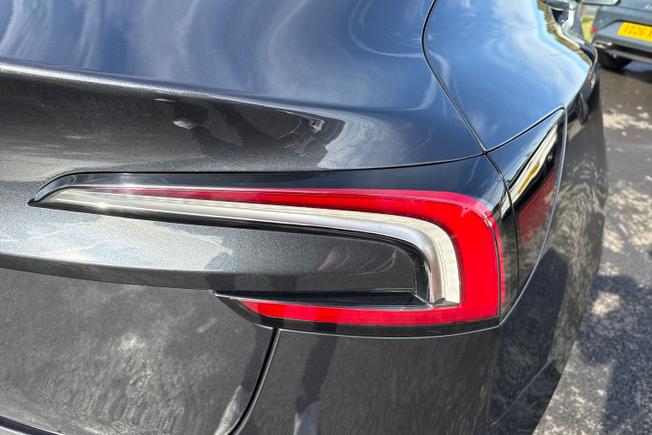 TESLA Model 3 Photo 18