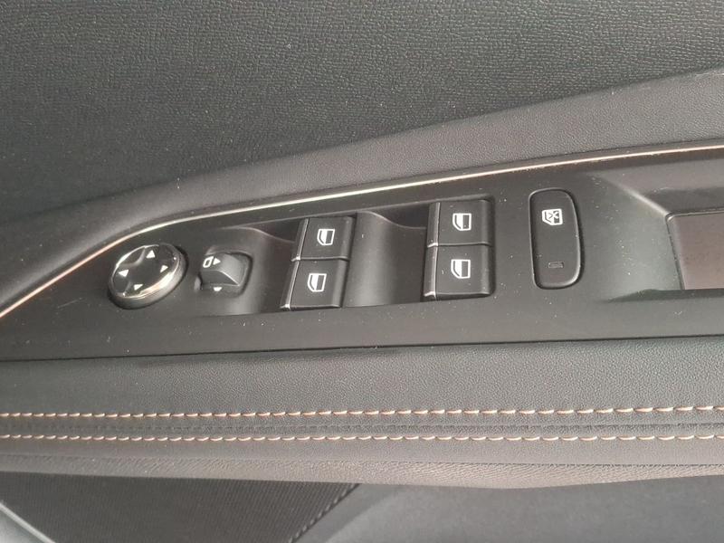 Used Peugeot 3008 NV22SOJ 24