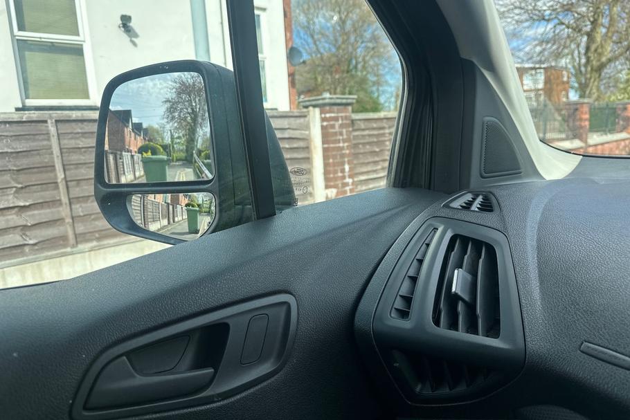 Used Ford Transit Connect MT18LNJ 26