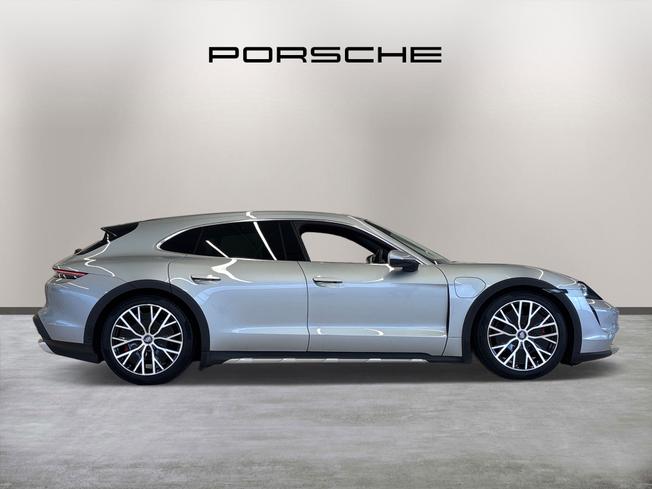 PORSCHE Taycan Photo 8