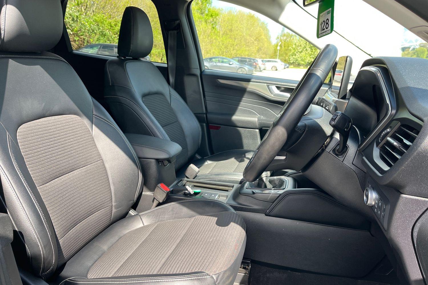 Ford KUGA Photo 16