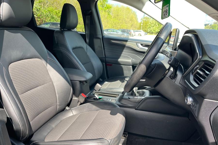 Ford KUGA Photo autoimg-05b8df83d928acf56b0bf15ad83b2b2045e238d9.jpg