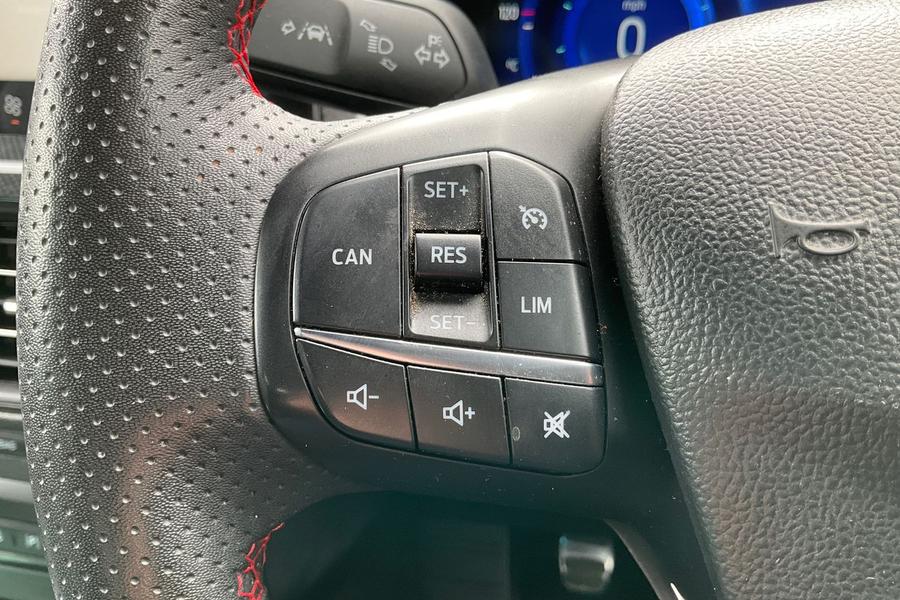 Ford FOCUS Photo autoimg-05be98273edb8ea31d5247121b53f4b2a1636cd9.jpg