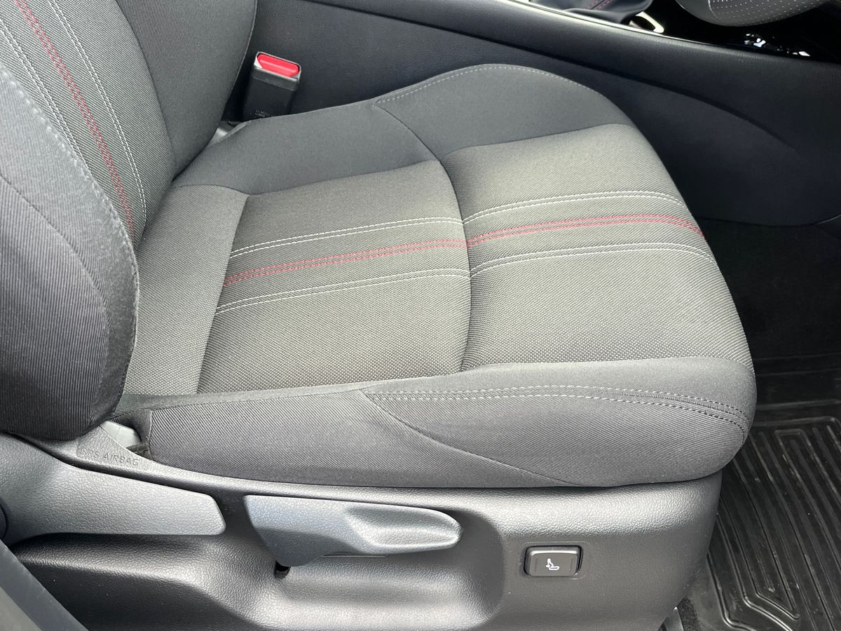 Toyota C-HR Photo 27