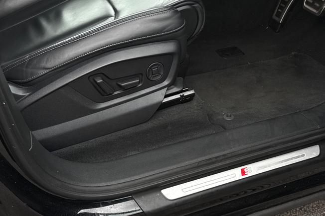 AUDI Q7 Photo 32
