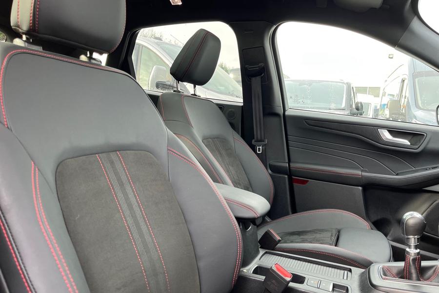 Ford KUGA Photo autoimg-05cf32c6c1959cd611725e4d75e082ee346d5139.jpg