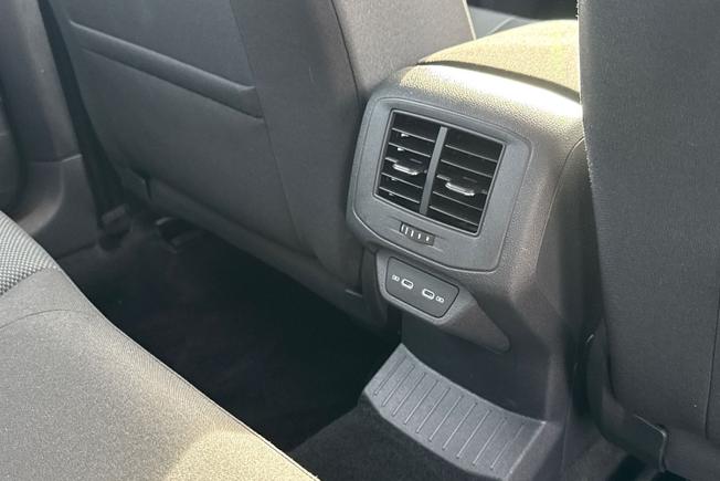 VOLKSWAGEN T-Roc Photo 37