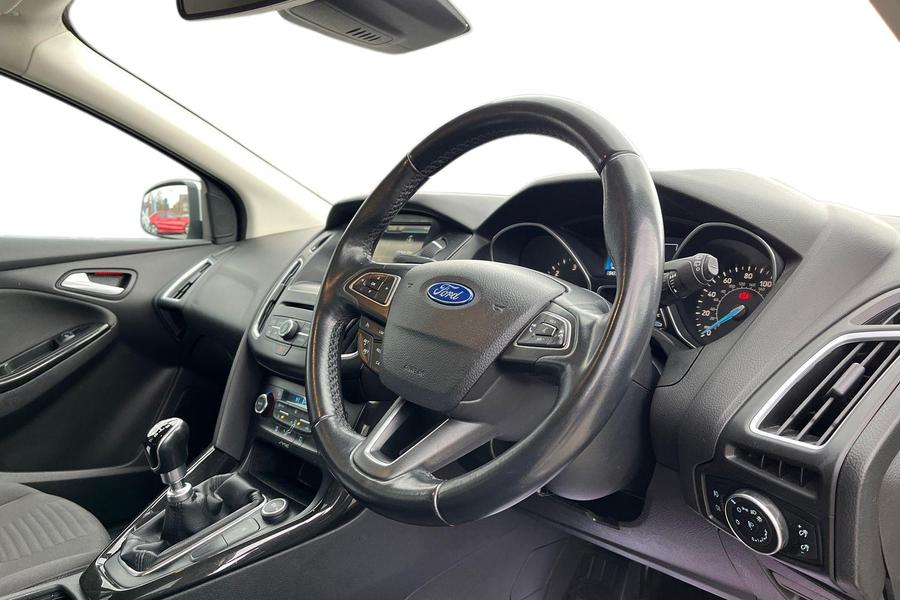 Ford FOCUS Photo autoimg-05d30f21a7de8f8834cbc64d1219affdc9a7f5a3.jpg