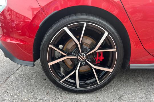 Volkswagen Golf Photo autoimg-05da502977be43ae8335f6da157e412a61a88f9a.jpg