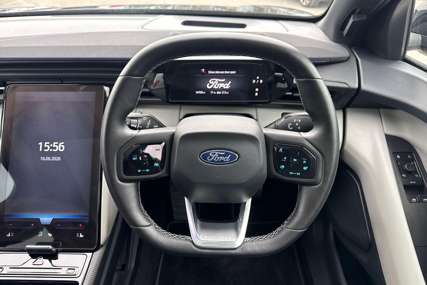 Ford Explorer Photo 11
