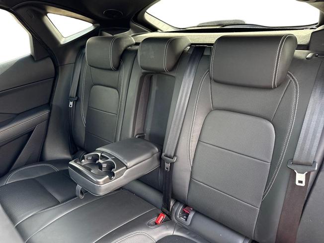 Jaguar E-PACE Photo 9
