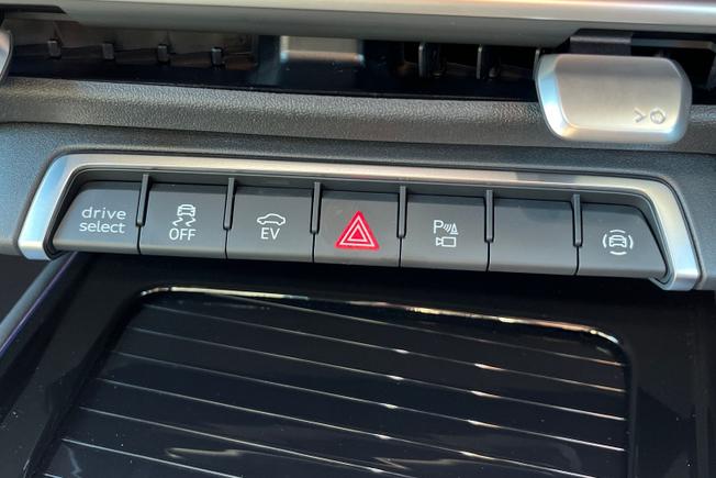 Audi  Q3 Sportback Photo 32