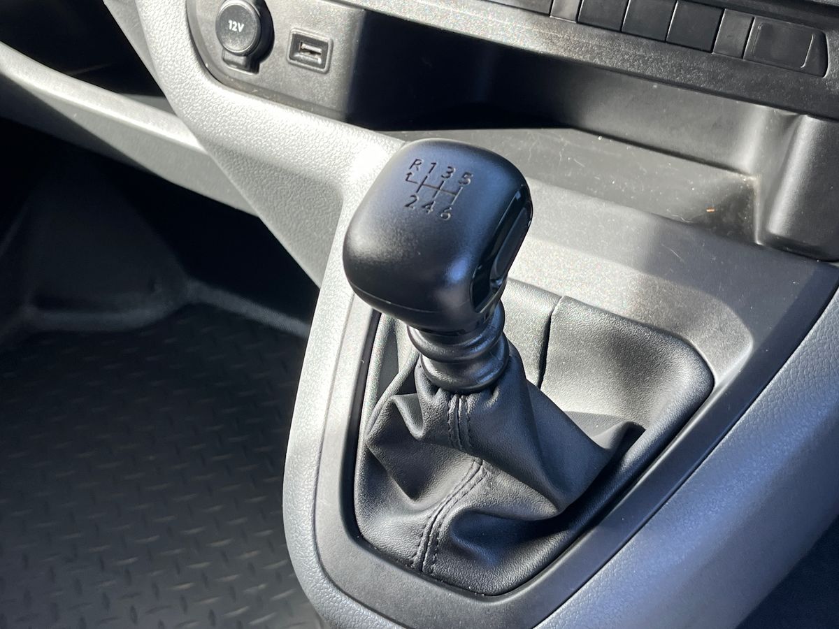 Vauxhall Vivaro Photo 12