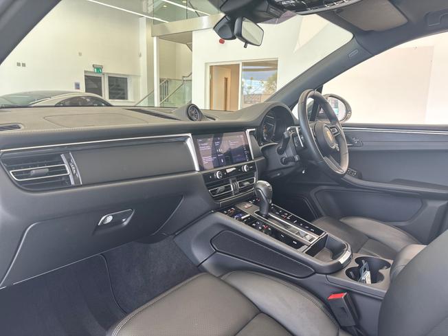 PORSCHE Macan Photo 13