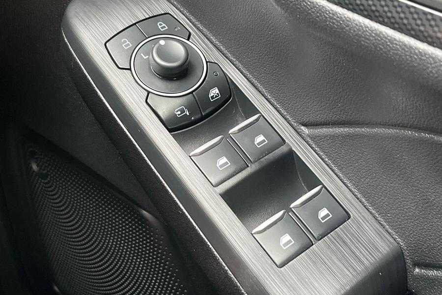 Ford Kuga Photo autoimg-05e75fefe75e756d08d4cb8627b3496727fdddec.jpg