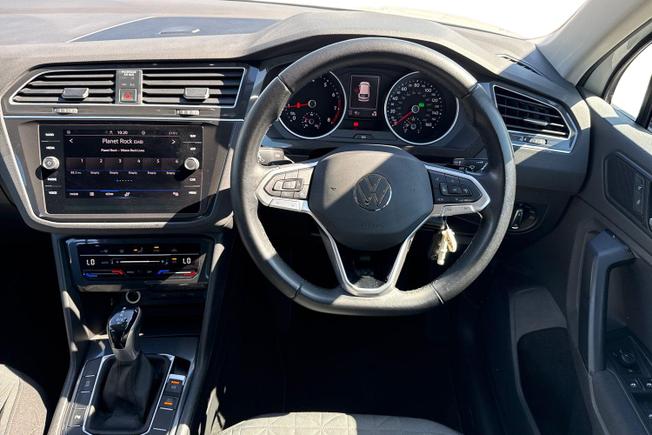 VOLKSWAGEN Tiguan Photo 11