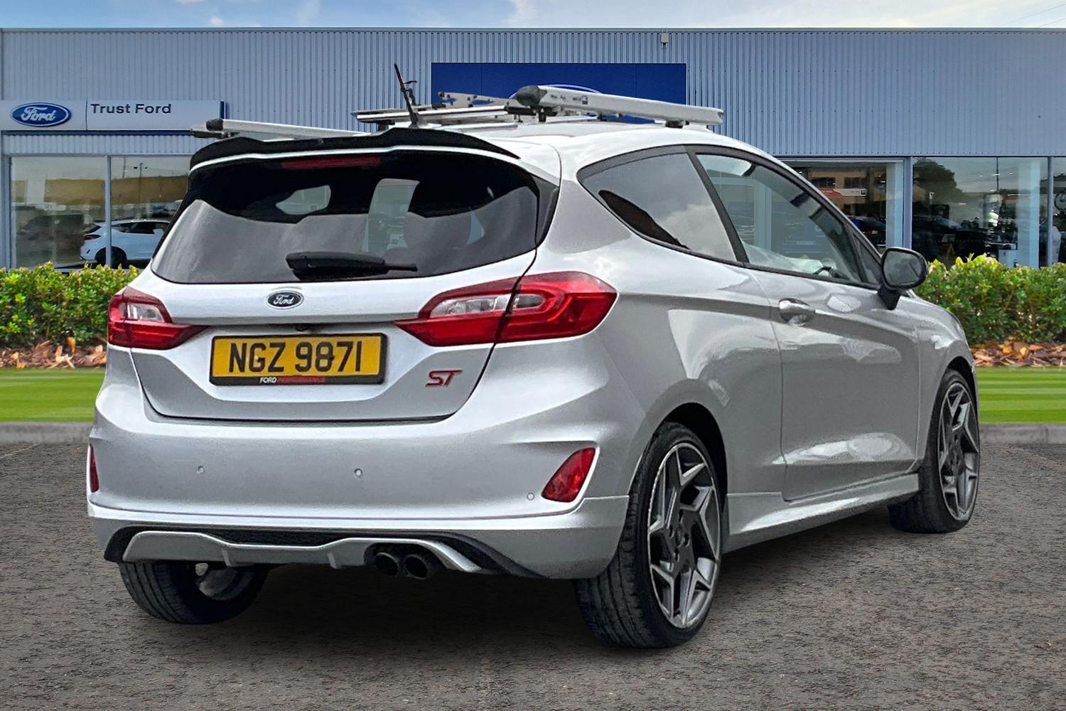 Ford Fiesta Photo 3