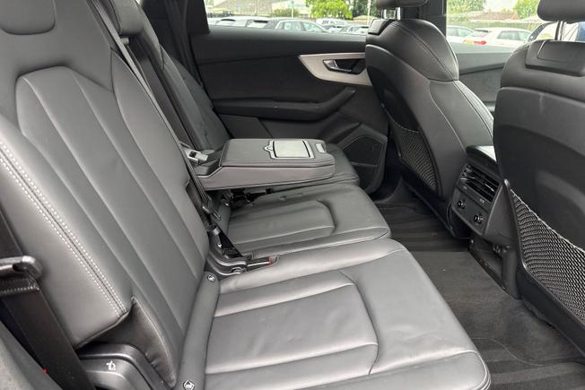 AUDI Q7 Photo 42
