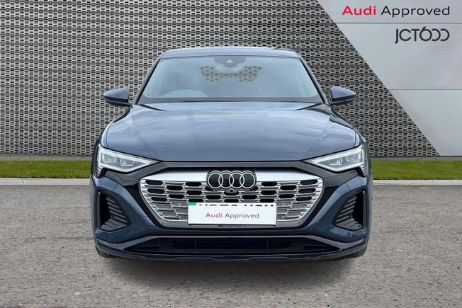 AUDI Q8 E-Tron Photo 8