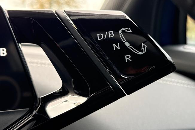 VOLKSWAGEN ID.4 Photo 15