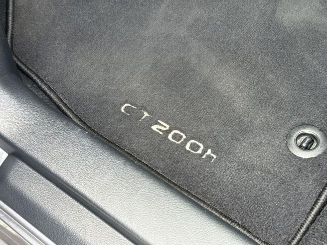 LEXUS Ct Photo 40
