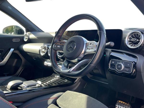 Mercedes-Benz A Class Photo autoimg-05f18790217d7279ed4932692557168caac4c460.jpg