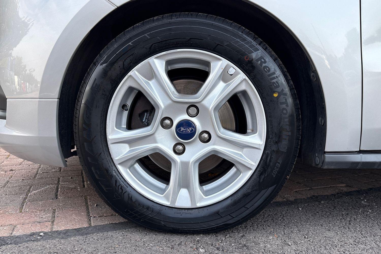 Ford TRANSIT COURIER Photo 15