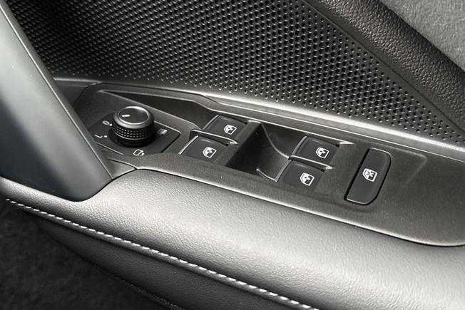 VOLKSWAGEN Tiguan Photo 36