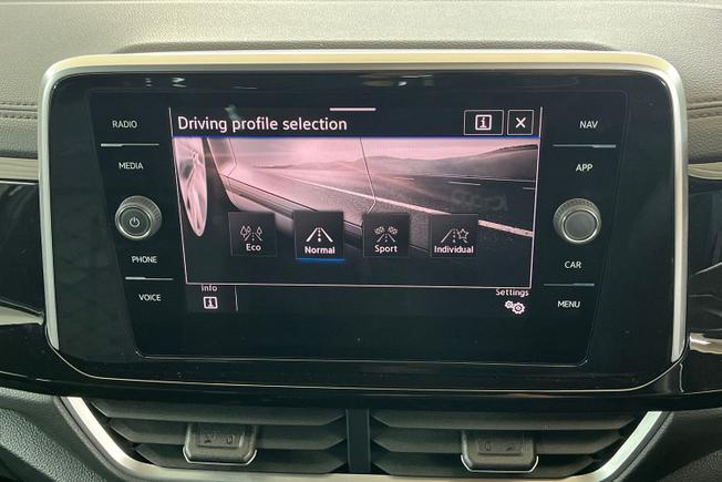 VOLKSWAGEN T-Roc Photo 22