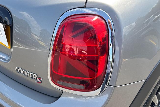 MINI Hatch Photo 18