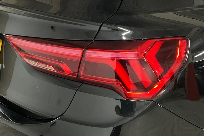 AUDI Q3 Photo 18