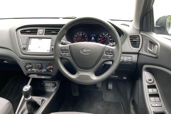 HYUNDAI i20 Photo 11