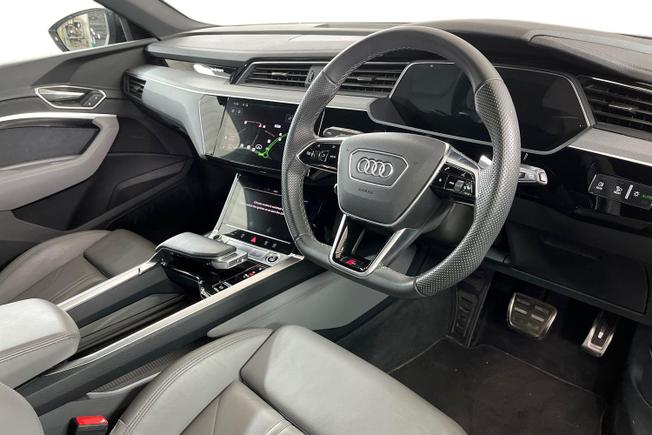 AUDI Q8 E-Tron Photo 6