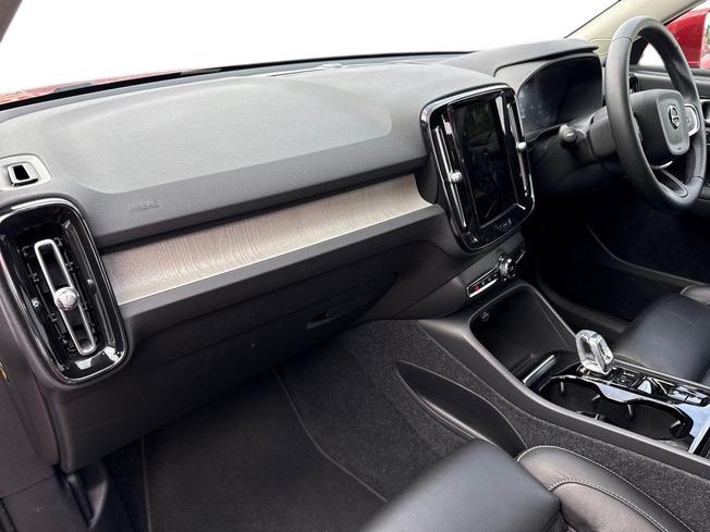 VOLVO Xc40 Photo 2