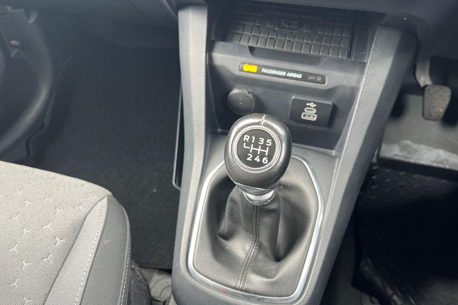 Ford TRANSIT COURIER Photo 14
