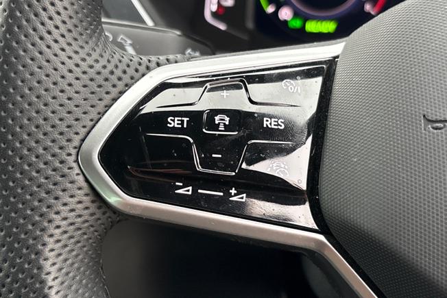 VOLKSWAGEN Tiguan Photo 16