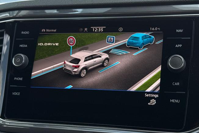 VOLKSWAGEN T-Roc Photo 32