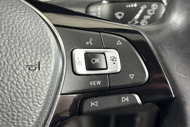VOLKSWAGEN Golf Photo 17