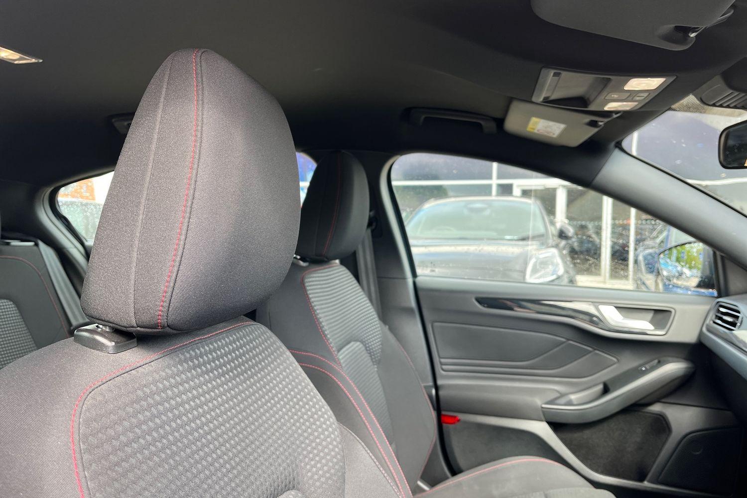 Ford FOCUS Photo 16