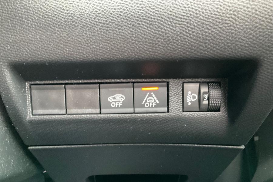 Peugeot 2008 Photo autoimg-0636f5633df3fac2724a53d18d239afa9ef308e3.jpg